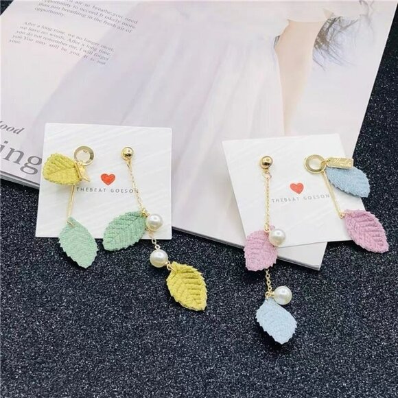 Leaf Pearl Earrings - Picture 2 of 6